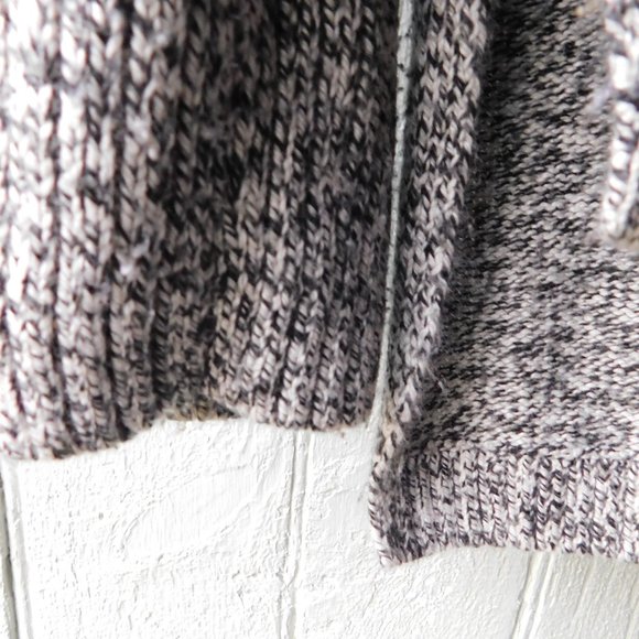 Ribbed High Low Sweater - Picture 7 of 11